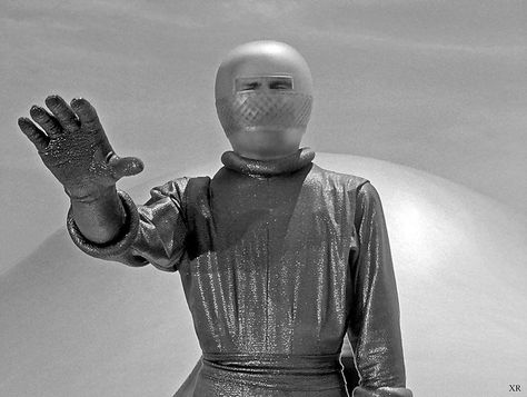 1951 ... I come in peace! | Flickr - Photo Sharing! Day The Earth Stood Still, Alien Figure, Father Knows Best, Tyrone Power, The Iron Giant, Mothers Day Weekend, Lana Turner, Classic Sci Fi, Clark Gable