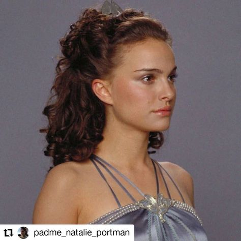 Padme Hair, Revenge Of The Sith, E Business, Her Outfits, Trendy Bags, The Sith, Episode Vii, Padme Amidala, Natalie Portman