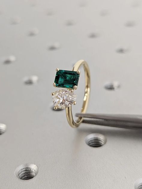 Double Stone Engagement Emerald Ring 2 Stone Toi Et Moi Ring - Etsy Wedding Ring Emerald Cut, Emerald Ring Engagement, Wedding Ring Emerald, Double Stone Ring, Emerald Cut Ring, Mothers Ring, Ring Emerald Cut, Future Engagement Rings, Green Ring