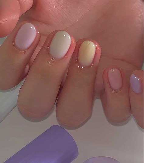 Round Nail Inspiration, Short Nail Color Ideas, Extremely Short Nails, Cute Jelly Nails, Short Jelly Nails, Simple Nails Cute, Cute Yellow Nails, Cute Nails Simple, Short Manicure