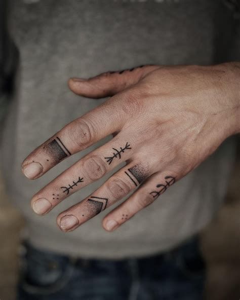 Tattoos On Fingers For Guys at Salliecaldwell -  #Fingers #guys #Salliecaldwell #Tattoos Inner Finger Tattoo Men, Tattoos Y2k, Men Finger Tattoos, Side Finger Tattoos, Inside Finger Tattoos, Fingers Tattoo, Tattoo Names, Cool Finger Tattoos, Easy Tattoos