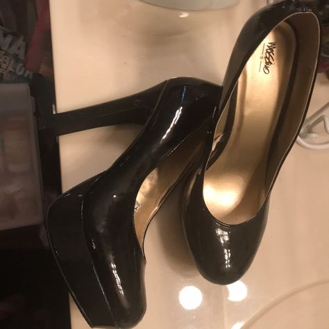 Nwot Mossimo Ladies Black Patent Faux Leather 3 1/2” Platform Heels. Never Worn Occasional Shoes, Black Patent Heels, Pretty Shoes Sneakers, Fairy Clothes, Vintage Heels, Ladies Shoes, Leather Shoes Woman, Shoes Color, Pretty Shoes