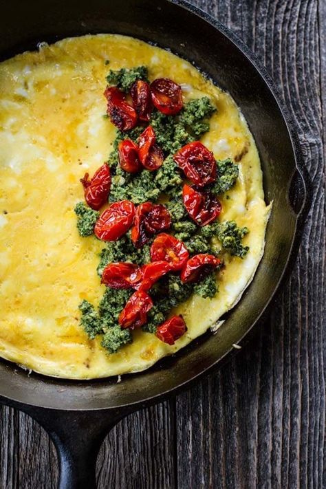 Omelet Recipes, Pegan Recipes, Omelets Recipe, Omelette Recipe, Burger Bar, Roasted Tomato, Pesto Recipe, Paleo Breakfast, Breakfast Brunch Recipes