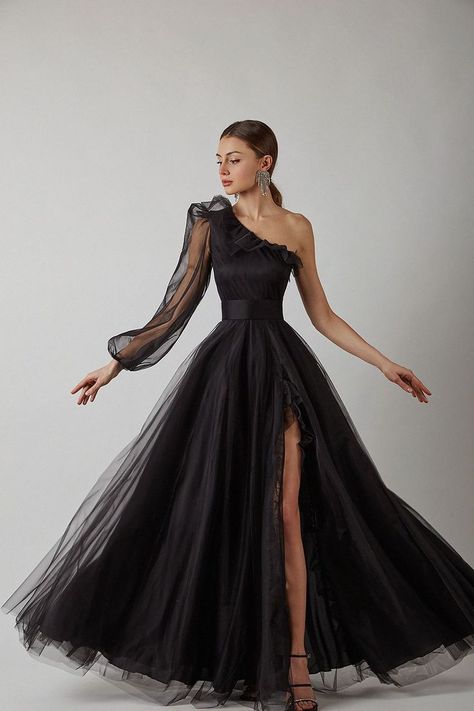 Tulle Prom Dress Long, Off Shoulder Evening Dress, Gaun Fashion, Prom Dress Inspiration, Pretty Prom Dresses, Prom Outfits, Prom Dresses Long With Sleeves, Evening Gowns Formal, Maxi Dress With Sleeves