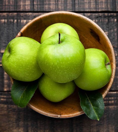 Top 26 Amazing Benefits Of Green Apples For Skin, Hair, And Health Benefits Of Green Apples, Green Apple Benefits, Otto Lenghi, Apple Benefits, Healthy Snack Options, Green Apples, Chips And Salsa, Healthy Snacks For Diabetics, Apple Fruit