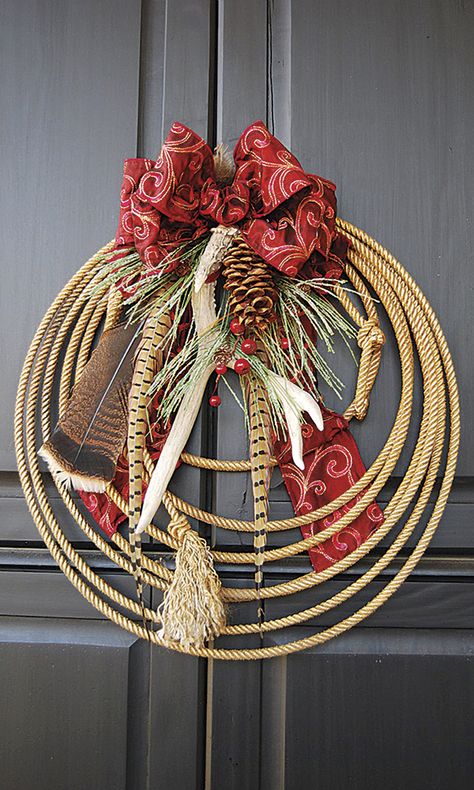 Wreaths are a traditional holiday decoration, but there’s no need to stick with the same ol’ overdone evergreens. Try Chili Peppers, horseshoes and sunny citrus for a fresh twist on a holiday classic. Natal Country, Western Wreaths, Christmas Decorations Apartment, Traditional Holiday Decor, Western Crafts, Spring Front Door Wreaths, Christmas Wreaths Diy Easy, Cowboy Christmas, Rope Crafts