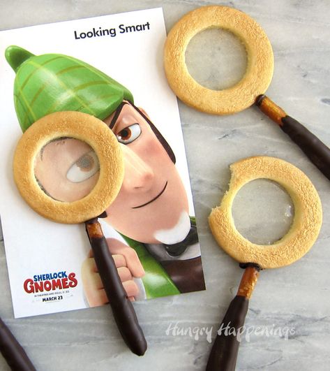 Sherlock Gnomes Magnifying Glass Cookies Detective Party Food, Detective Snacks, Movie Desserts, Gnomes Cookies, Geheimagenten Party, Sherlock Gnomes, Glass Cookies, Detective Party, Detective Theme