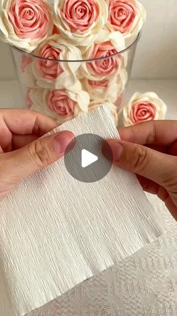 Rose Making, Chill House, Trending Crafts, Tissue Paper Crafts, Easy Paper Flowers, Paper Flower Decor, Flower Gift Ideas, Diy Projects For Beginners, Paper Flower Crafts