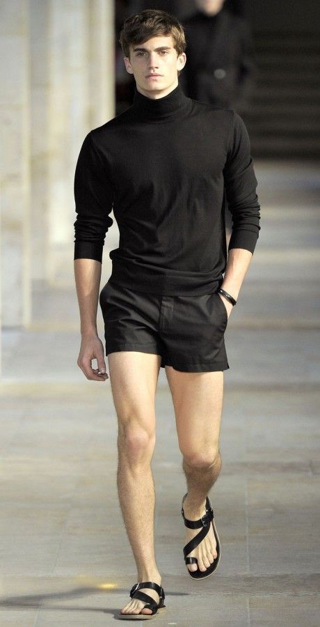 Detail Couture, Men Fashion Show, Looks Black, Black Leather Sandals, Black Turtleneck, Resume Design, Mens Fashion Summer, Men Looks, Stylish Men