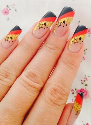 Fußball Designs in 2014 by Nailfreaks!http://www.nailfreaks.com/de/ Seasonal Nails, Logo Gallery, Nail File, Nails Inspiration, Pretty Nails, Holiday Crafts, Nail Inspo, Nail Art Designs, Manicure