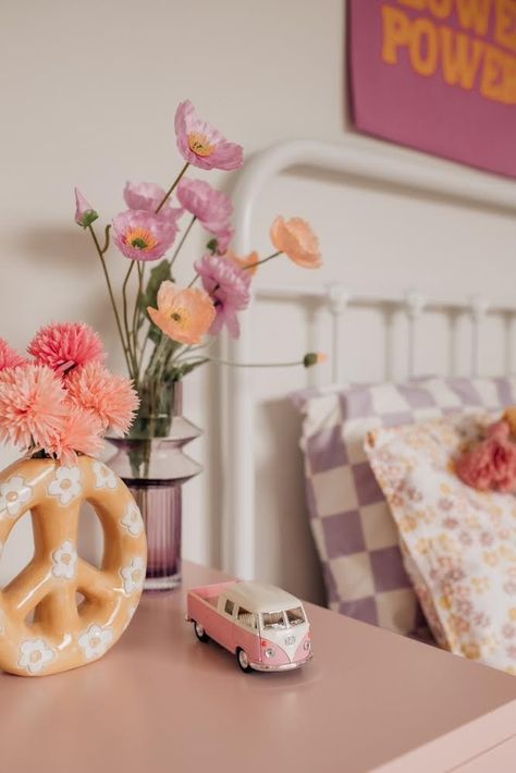 Girly Retro Bedroom, Retro Daisy Nursery, Boho Flower Bedroom, Retro Floral Bedroom, Flower Power Room Decor, Daisy Toddler Bedroom, Groovy Boho Bedroom, Retro Flower Nursery, Daisy Bedroom Decor