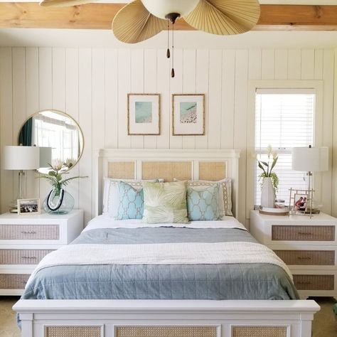 Hawaii Homes Interior, Grey Malin, Coastal Style Bedroom, White Wood Furniture, All White Bedroom, Coastal Bedroom Decorating, Rustic Coastal, Homes Interior, Hawaii Homes