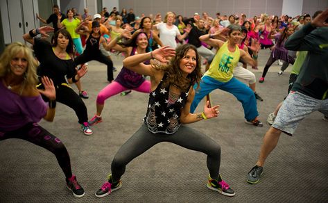 zumba classes in northridge will keep you fit in 2019. Stay out the gym and click on our link for more information! Zumba Pictures, Tae Bo Workout, Boxing Exercises, Amazing Workouts, Piyo Workout, Hip Strengthening Exercises, Tae Bo, Core Workouts, Kickboxing Workout