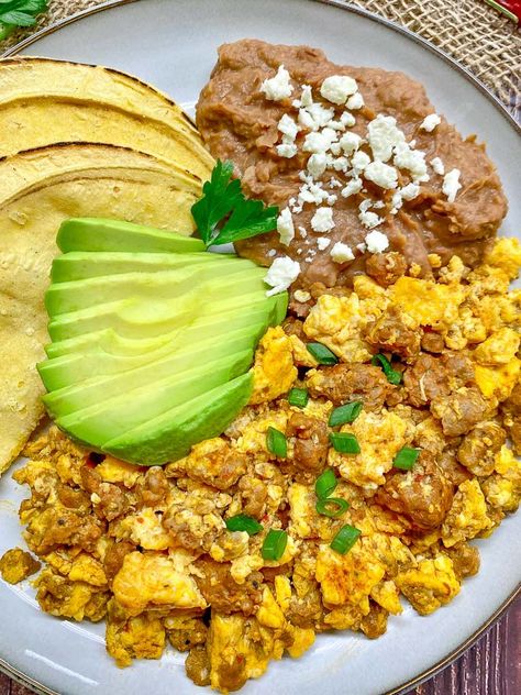 Chorizo And Eggs Recipe, Beef Chorizo Recipes, Chorizo Recipes Appetizers, Chorizo Eggs, Easy High Protein Breakfast, Traditional Mexican Breakfast, Breakfast Pockets, Homemade Chorizo, Beef Chorizo