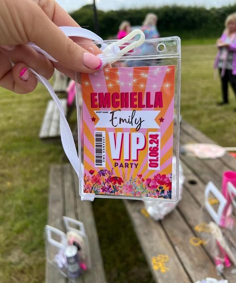 EMCHELLA 🫶🏼💗🔥 We love seeing your glorious hen party visions come to life! We’re still obsessed with bride @emily_fashionxo’s festival style hen party! 🫶🏼🤩 📸: @emily_fashionxo Tomorrowland Party, Hollywood Birthday Party, Hens Weekend, Hollywood Birthday Parties, Hollywood Birthday, Coachella Party, Ariel Party, Weekend Festival, Hen Party Accessories