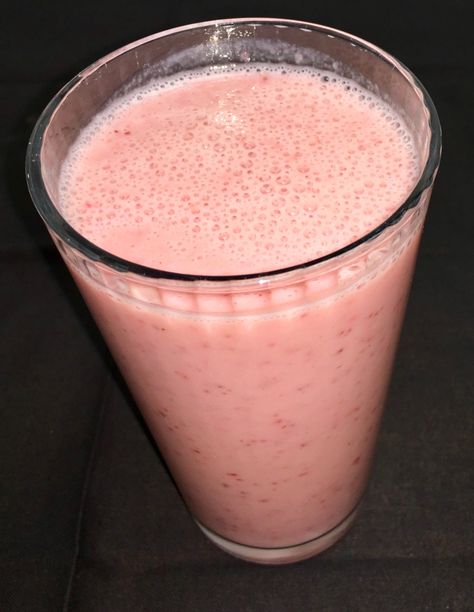 Fruit Smoothie Healthy Milkshake, Sugar Free Yogurt, Natural Smoothies, Eating Food Funny, Refreshing Snacks, Delicacy Food, Food Drink Photography, Easy Smoothies, Chocolate Tea