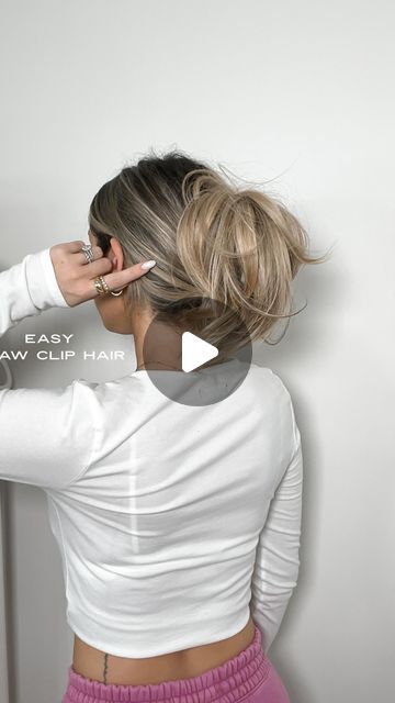 KAIT CURNOW on Instagram: "Easy Claw Clip Hair 🫶🏼 save this for later when you’re in need of a little hair inspo 🤍  #hairtutorial #hairideas #hairinspiration #hairinspo #hairidea #easyhairstyles #clawcliphairstyle #clawclip #messyhair #messyhairstyle #ltkbeauty #simplehairstyles #hairgoals" Messy Hair Clip Hairstyles, Easy Hairstyles With Claw Clip, Simple Claw Clip Hairstyles, Messy Claw Clip Hairstyles, Easy Claw Clip Hairstyles, Hair Clip Hairstyles, Claw Clip Hair, Clip Hairstyles, Clip Hair