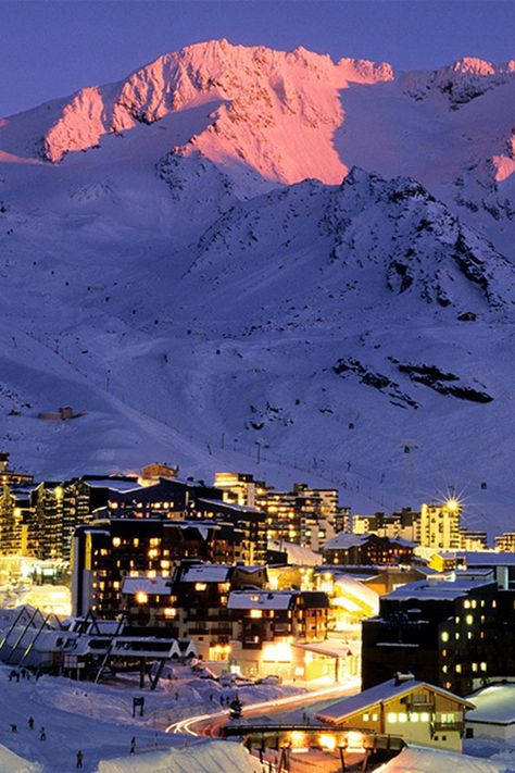 Val Thorens Ski, Skiing Holiday, Girls Ski, New Year's Kiss, Val Thorens, 2024 Travel, Spring Skiing, Alpine Ski, Best Ski Resorts