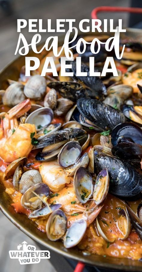 Grill Seafood, Seafood Pizza, Outdoor Cooking Recipes, Big Families, Seafood Paella, Paella Recipe, Traeger Recipes, Electric Smoker, Smoked Cheese