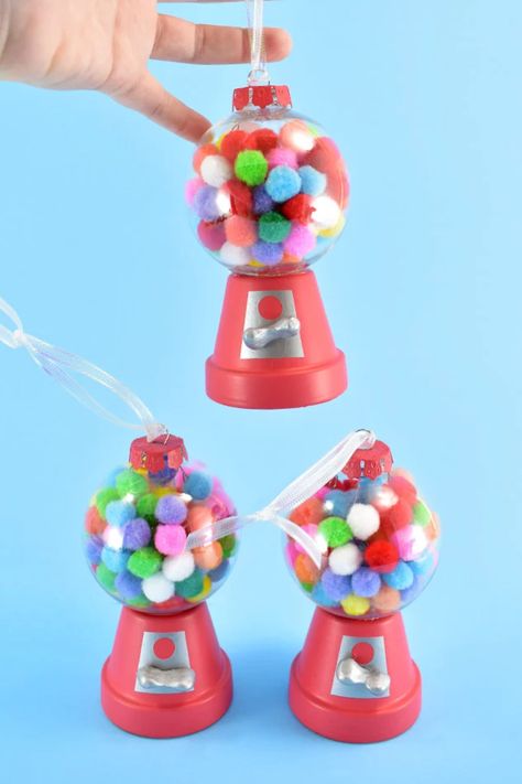 Easy Homemade Christmas Ornaments, Mini Gumball Machine, Gumball Machine Craft, Fun Diy Ideas, Diy Gumball Machine, Homemade Christmas Ornaments, Gumball Machines, Clear Glass Ornaments, Traditional Holiday Decor