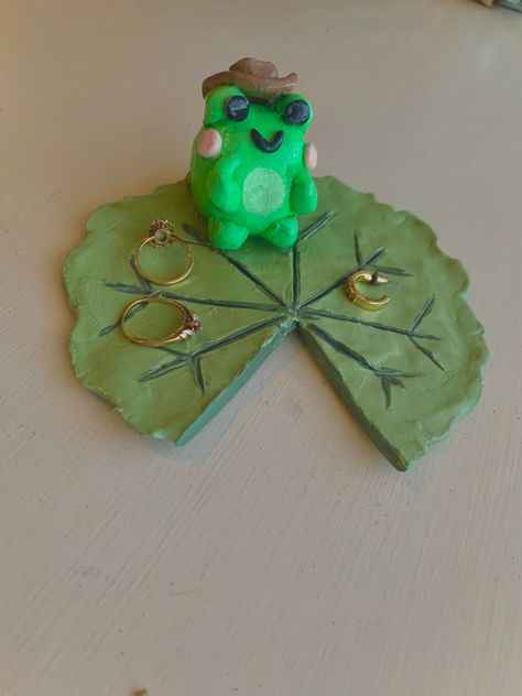 Clay Frog On Lily Pad, Lilypad Clay Dish, Frog Tray, Frog Clay Tray, Clay Jewellery Holder, Clay Moulding, Ceramic Frogs, Diy Crafts Hacks, Crafts Hacks