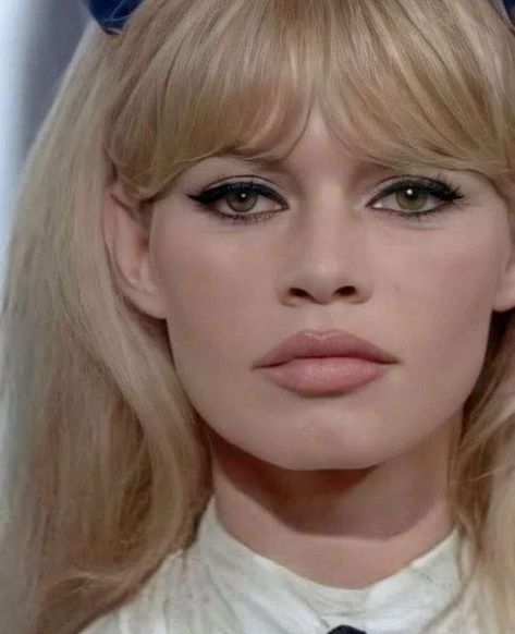 Bridget Bardot Hair, Bardot Makeup, Brigitte Bardot 60s, 60’s Makeup, Bardot Hair, Bridgette Bardot, Bridget Bardot, Retro Hairstyles, Beauty Icons