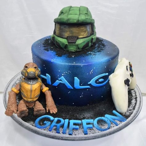 Halo Birthday Party Ideas Master Chief, Halo Cake Ideas, Halo Birthday Cake Master Chief, Halo Birthday Party Ideas, Halo Cake Ideas Birthdays, Halo Cakes For Boys, Halo Birthday Cake, Halo Birthday Parties, Halo Cake