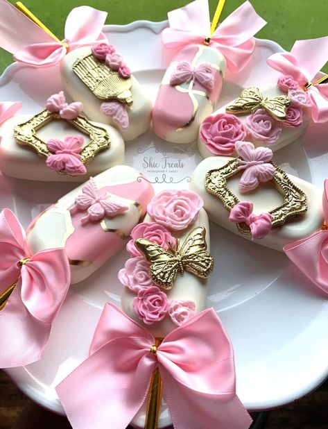 Princess Cakesicles Ideas, Boho Cakesicles Ideas, Elegant Cakesicles, Pink Cakesicles, Pink And Gold Cakesicles, Elegant Cake Pops, Popsicles Cake, Chocolate Popsicles, Cake Pop Designs