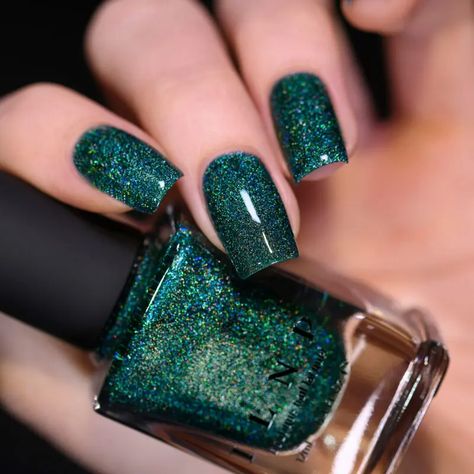 Glittery Green Nails, Green Sparkle Nails, Ilnp Polish, Glittery Nail Ideas, Clue Costume, Holo Nail Polish, Emerald Nails, Holo Nails, Green Nail Art