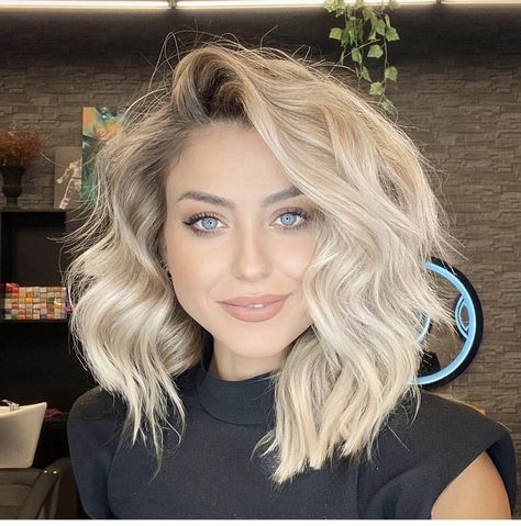 Long Bob With Beach Waves, Beach Blonde Bob Hair, Shoulder Length Hair Wavy Natural Blonde, Haircuts To Add Volume, Medium Wavy Bob Hairstyles Beach Waves, Blonde Wavy Lob, Best Haircut For Round Face, Wavy Lob Haircut, Lob Hairstyles