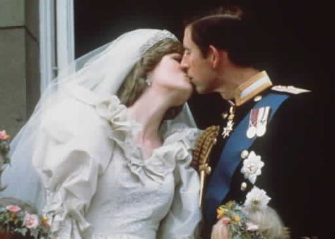 PHOTOS: Prince Charles and Princess Diana marry Prince Charles Wedding, Princess Diana Wedding Dress, Charles And Diana Wedding, Diana Wedding Dress, Princess Diana Wedding, Prince Charles And Diana, Prins William, Prinz Charles, Diana Wedding