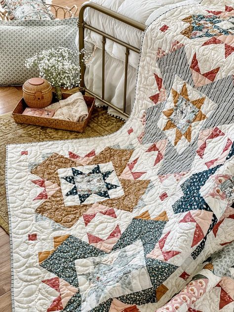 A New Look for the Castle Garden Quilt — Sharon Holland Designs Sharon Holland, Heirloom Quilt, Castle Garden, Cozy Quilts, Pretty Quilt, Garden Quilt, Quilt Projects, Quilt Design, Diy Quilt