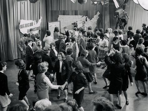 Teenage Memories, American Bandstand, Tv Vintage, Swinging 60s, Classic Rock And Roll, Dance Like No One Is Watching, Oldies Music, Classic Television, Music Culture