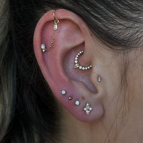 Triple Lobe, All Piercings, Minimalist Ear Piercings, Constellation Piercings, Different Ear Piercings, Piercings Jewelry, Ear Peircings, Cool Ear Piercings, Pretty Ear Piercings