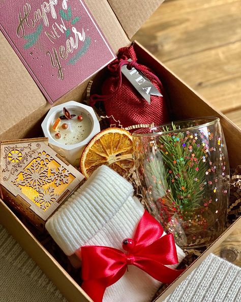 Crismas Gift Ideas, Christmas Soap Gift, Christmas Gift Hampers, Celebration Box, Xmas Gift Wrap, Gift Subscription Boxes, Cute Gifts For Friends, Budget Friendly Gift, Holiday Gift Box