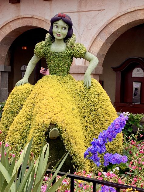 Snow White in the Germany Pavilion at the EPCOT International Flower & Garden Festival Epcot Germany, Disney World Pictures, Disney Photography, Garden Festival, Disney World Parks, Adventures By Disney, Disney World Tips And Tricks, Hollywood Studios, Travel Planner