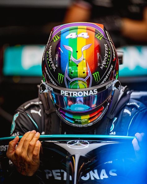 Lewis Hamilton Helmet, F1 Hamilton, Lewis Hamilton Formula 1, F1 Lewis Hamilton, F1 Drivers, Lewis Hamilton, Wallpaper Ideas, Custom Hats, Motogp