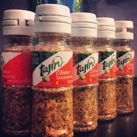 Tajin minions? Always ready to go! Tajin to-go bottles // Mini tajin para llevar Mini Tajin, Whats In Your Purse, Mini Bottles, Ready To Go, Coconut Oil Jar, Easy Recipes, Graduation Party, Condiments, Easy Meals