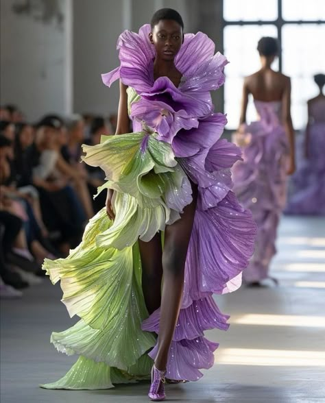 Flower Runway, 50 Shades Of Purple, Japanese Fashion Trends, Met Gala Outfits, Museum Fashion, Runway Fashion Couture, Runway Outfits, Fashion Design Collection, Fantasy Gowns