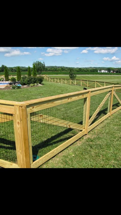 Privacy Fence Ideas Acreage, Cabin Fencing Ideas, Dog Fence Large Yard, Strong Fence Ideas, Large Acreage Fencing, Affordable Backyard Fence Ideas, Large Fenced In Backyard Ideas, Big Fenced In Backyard, Large Backyard Fence Ideas