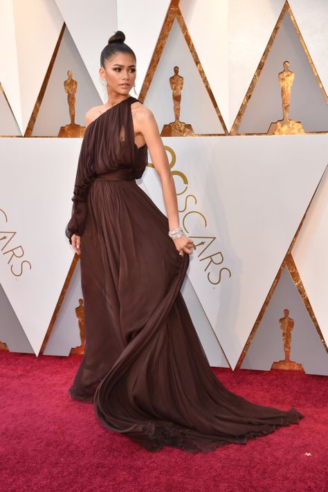 Zendaya | Giambattista Valli Haute Couture at Oscars 2018 Zendaya Red Carpet, Red Carpet Dresses Best, Oscars Red Carpet Dresses, Giambattista Valli Haute Couture, Brian Atwood Heels, Haute Couture Gowns, Brian Atwood, The Oscars, British Vogue