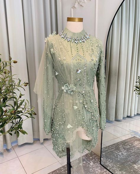 Kebaya Sage Green Hijab, Dress Nikah, Kebaya Tile, Green Hijab, Kebaya Lamaran, Kebaya Modern Dress, Kebaya Dress, Modern Hijab, Modest Fashion Hijab