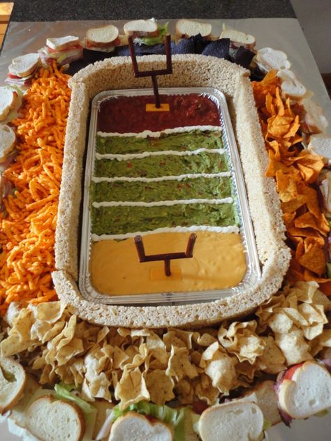 28 Super Bowl Snacks and Festive Party Food Ideas Sandwich Vegetarian, Bowl Party Food, Football Snacks, Superbowl Snacks, Super Bowl Party, Superbowl Party Food, Super Bowl Sunday, Tailgate Food, Game Day Snacks