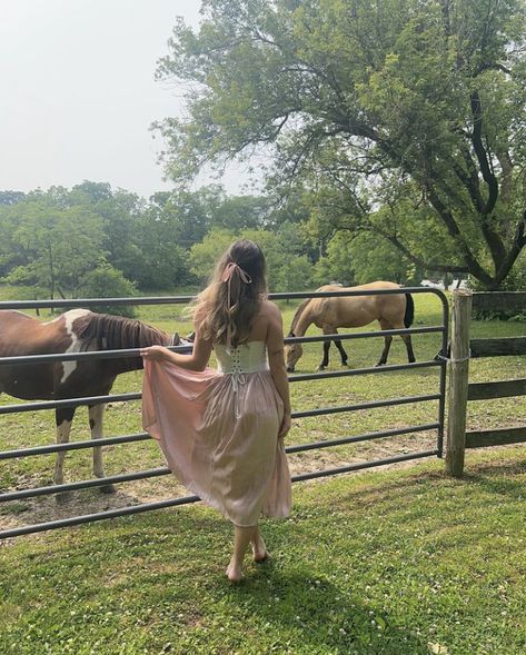 Farmer Wife Aesthetic, Farmer Daughter Aesthetic, Farmers Wife Aesthetic, Farm Wife Aesthetic, Trad Wife Aesthetic Outfits, Farmer Girl Aesthetic, Betty Core, Farmers Daughter Outfit, Stockyards Outfit