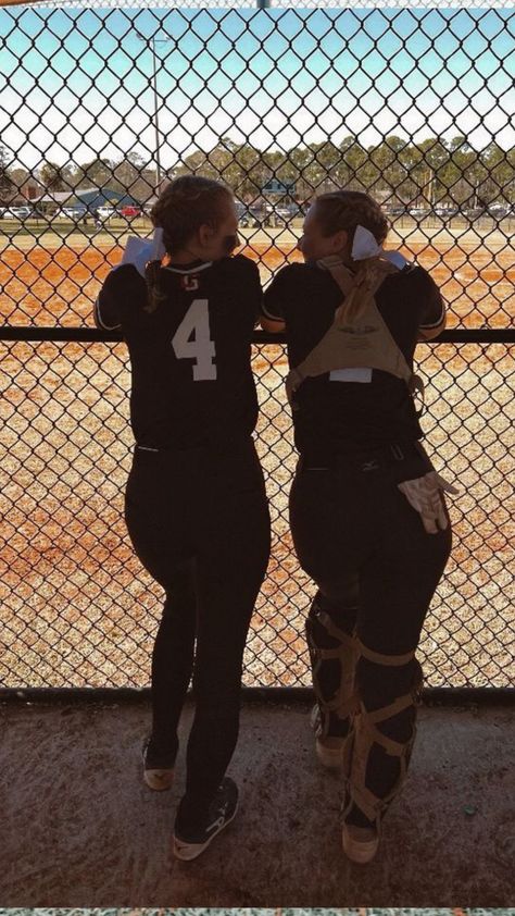 Softball Catcher Pictures, Aesthetic Softball, Softball Pictures Poses, Softball Aesthetic, Softball Photography, Softball Photos, Softball Funny, Softball Pitcher, Senior Softball