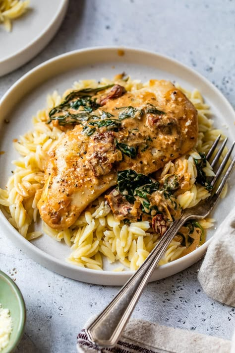 Don’t miss this lighter version of the trending “Marry Me Chicken” recipe. The same delicious creamy chicken with sundried tomatoes is made healthier with less fat and added spinach. Your guests will definitely want to say “Marry me” after trying this recipe! #chicken #chickenbreast #dinner #healthydinner #healthyrecipes #wwrecipes Creamy Chicken Breast Recipes, Meat Girl, Marry Me Chicken Recipe, Chicken And Pasta, Marry Me Chicken, Sundried Tomatoes, Skinnytaste Recipes, Homecooked Meals, Mashed Potato Recipes