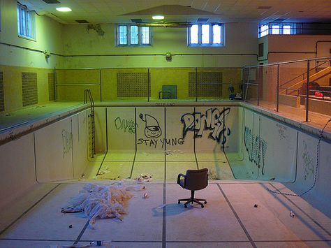 Old Swimming Pool, Empty Pool, Deep Pool, Old Basement, Abandoned Photography, Pool Poses, Buckeye Nation, Basement Pool, University Life