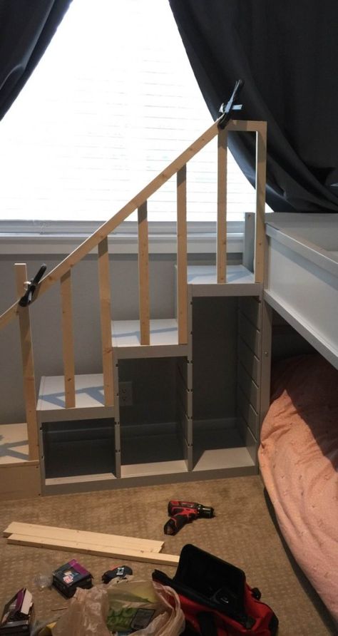 TROFAST stairs guard rail Toy Storage Hacks, Bunk Bed Hacks, Kura Bed Hack, Ikea Bunk Bed, Trofast Ikea, Ikea Bed Hack, Cama Ikea, Toddler Bunk Beds, Ikea Kura Bed