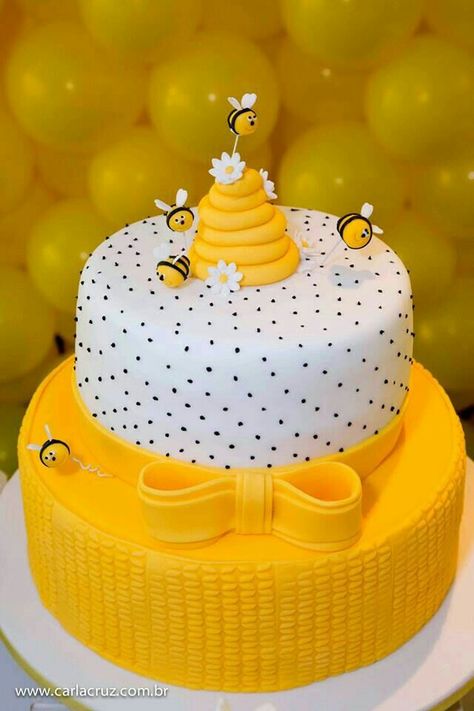 Bumble Bee Cakes, Bumble Bee Cake Ideas, Bumble Bee Baby Shower Cake, Bee Baby Shower Cake, Bee Cake Pops, Bee Birthday Cake, Bumble Bee Cake, Daisy Cupcakes, Daisy Decorations