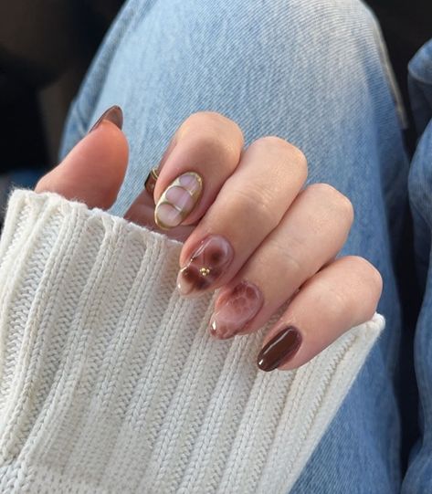 Brown freestyle nails🤎✨ Polish used: Mocha brown- pink Gellac Rosewater pink- pink Gellac Gold painting gel- born pretty -🧸⭐️ #pinkgellac #nailsnailsnails #nails #nail #nailinspo #nailfie #partynails #pinknails #fallnails #autumnnails #nails2inspire #nailsalon Born Pretty Nails, Gold Brown Nails, Pink And Brown Nails Design, Mocha Nails Design, Pink Brown Nails, Brown And Pink Nails, Pink And Brown Nails, Mocha Nails, Freestyle Nails